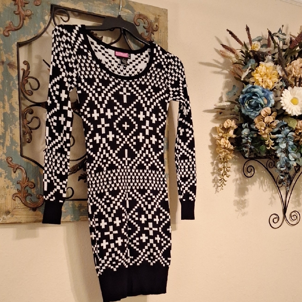 Say What? Black & White Geometric Knit Long Sleeve Dress